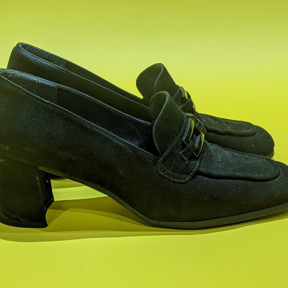 Stuart Weitzman Heels Black Suede 2in Heel - Picture 3 of 6